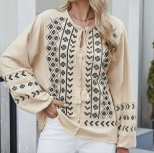 New Collections Women's Embroidered Oversized Boho Cream Blouse Size M